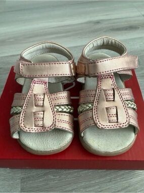 See Kai Run Girls Rose Gold Braided Strap Sandals Hadley size 6